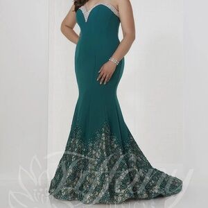 TIFFANY 16318 SZ-16 TEAL PROM/FORMAL/PAGENT DRESS